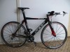 Felt B2 Triatlon vázszett Easton EC90 SL full carbon villával.
-Vision Tri max időfutam kormány
-Campa Rec10 kormányvégváltó
-Campa Chorus fékek és első átdobó
-Campa Centaur hátsó váltó
-Fsa Slk hajtómű 53/42
-Fulcrum R3 kerékszett 12-25 sor
-Conti GP 4000S gumik
-Selle Italia Filante nyereg
-Look Keo Easy pedál